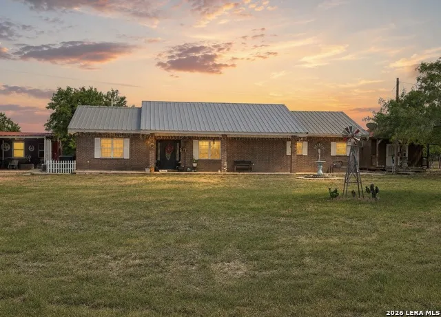 3108 Fm 190 Asherton, TX 78827
