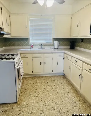 305 E HUGO ST Dilley, TX 78017