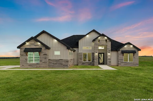 116 PIONEER DR La Vernia, TX 78121