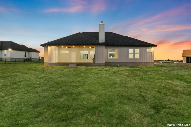116 PIONEER DR La Vernia, TX 78121