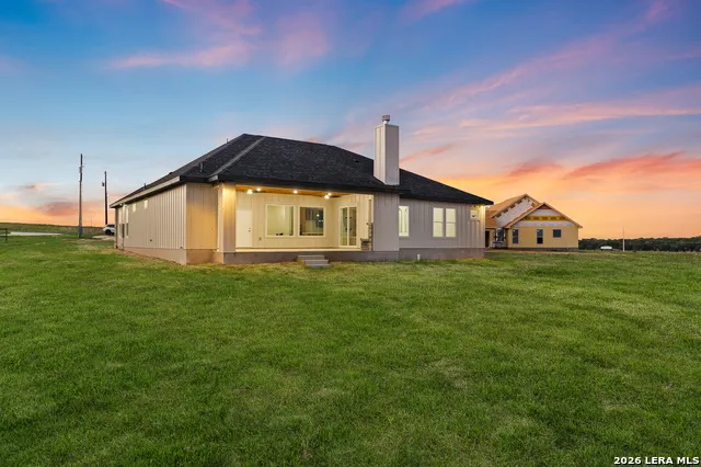 116 PIONEER DR La Vernia, TX 78121