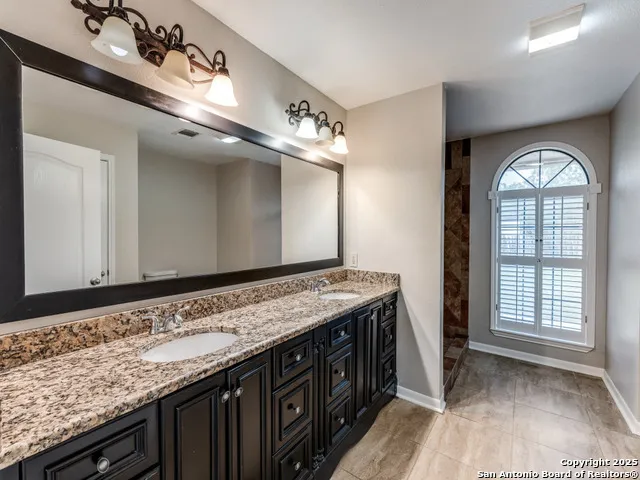 315 SIMON RD Pleasanton, TX 78064