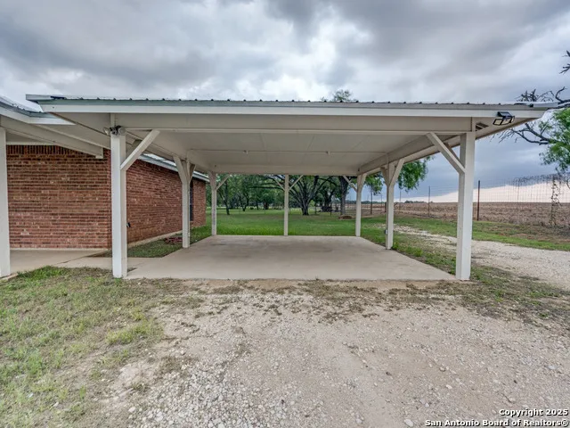 315 SIMON RD Pleasanton, TX 78064
