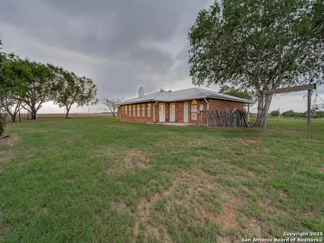 315 SIMON RD Pleasanton, TX 78064