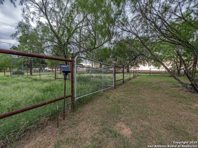 315 SIMON RD Pleasanton, TX 78064