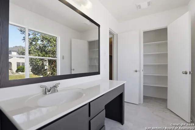 435 territory oak San Antonio, TX 78253