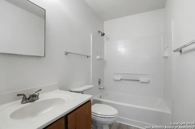 435 territory oak San Antonio, TX 78253