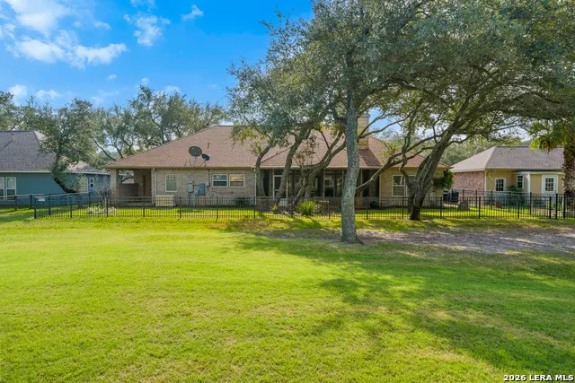 104 Peachtree Rockport, TX 78382