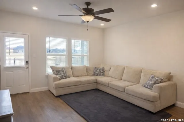 177 Middle Green loop Floresville, TX 78114