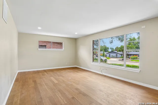 111 HANNASCH DR San Antonio, TX 78213