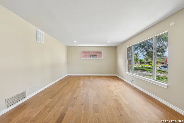 111 HANNASCH DR San Antonio, TX 78213