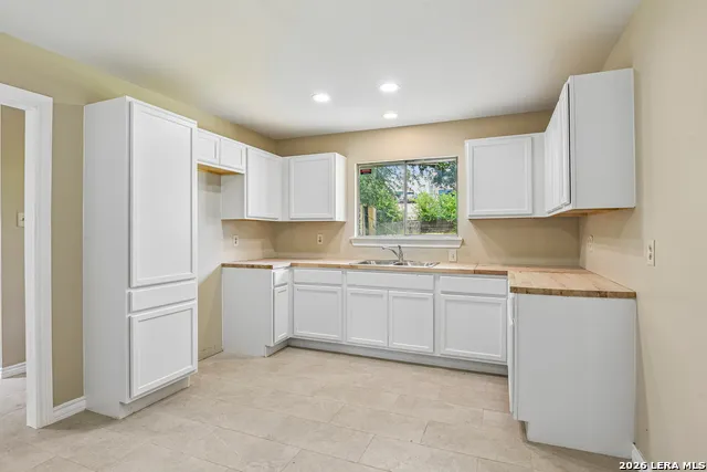 111 HANNASCH DR San Antonio, TX 78213