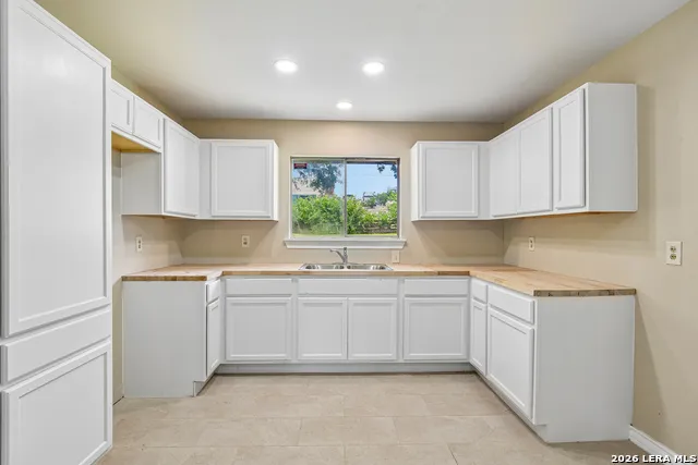 111 HANNASCH DR San Antonio, TX 78213