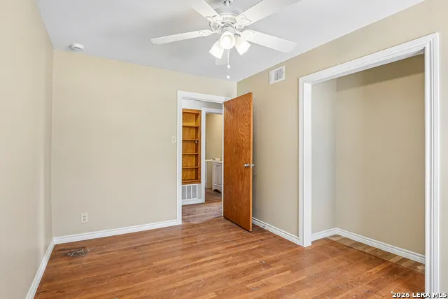 111 HANNASCH DR San Antonio, TX 78213