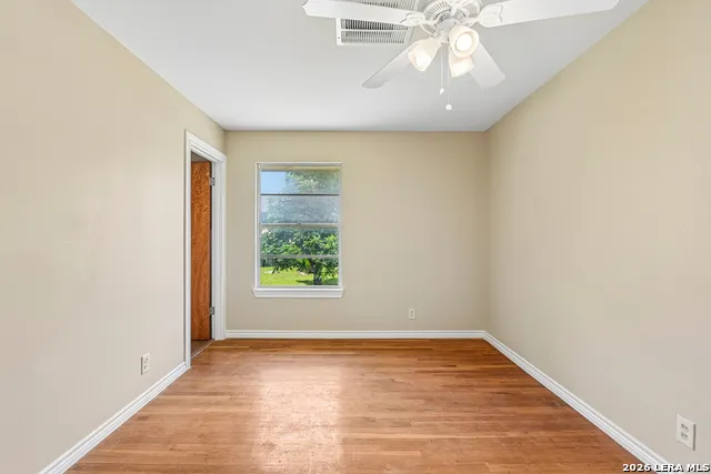 111 HANNASCH DR San Antonio, TX 78213