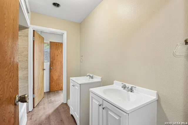 111 HANNASCH DR San Antonio, TX 78213