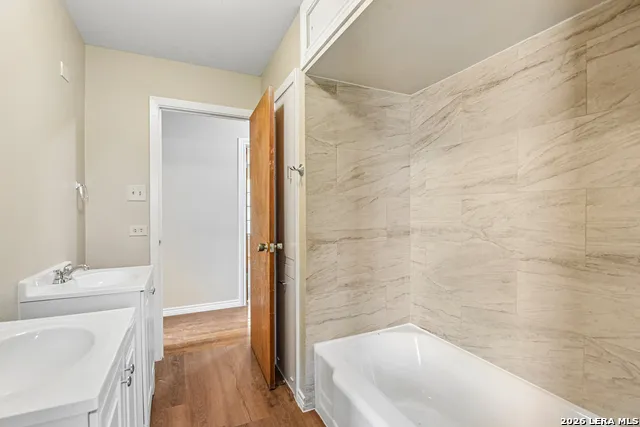 111 HANNASCH DR San Antonio, TX 78213
