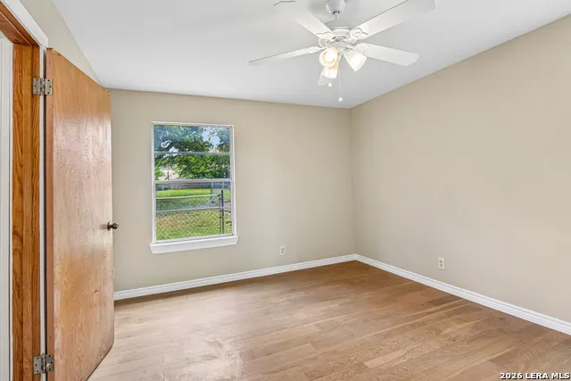 111 HANNASCH DR San Antonio, TX 78213