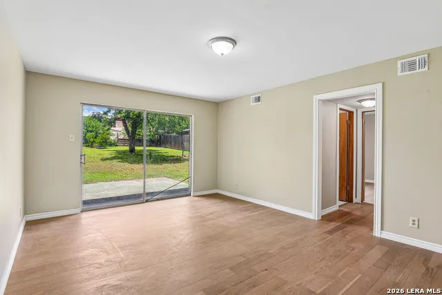 111 HANNASCH DR San Antonio, TX 78213