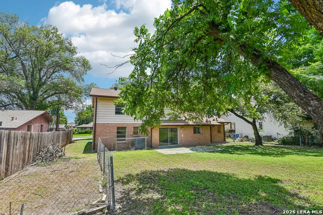 111 HANNASCH DR San Antonio, TX 78213