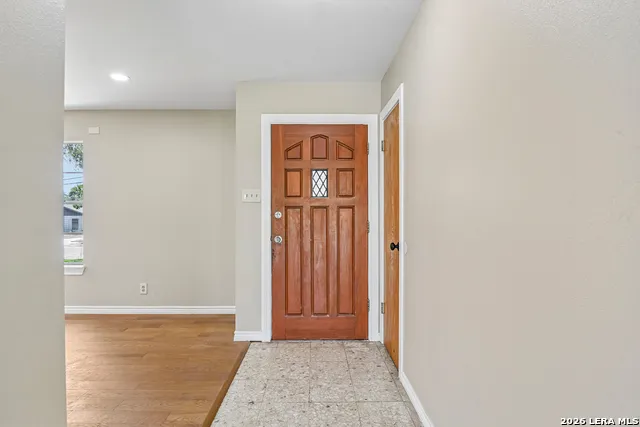 111 HANNASCH DR San Antonio, TX 78213