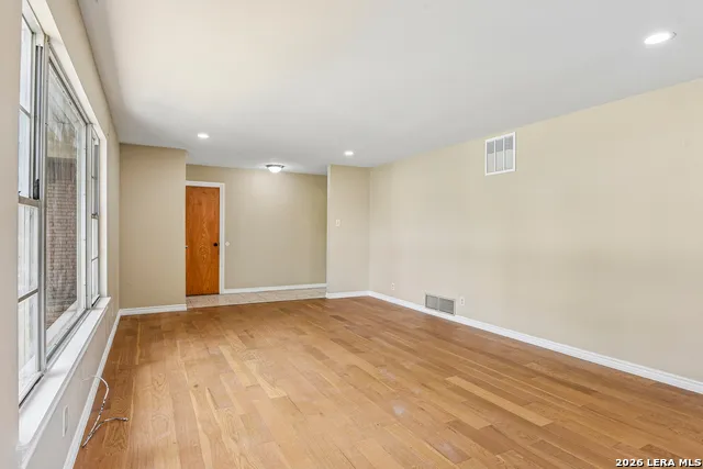 111 HANNASCH DR San Antonio, TX 78213