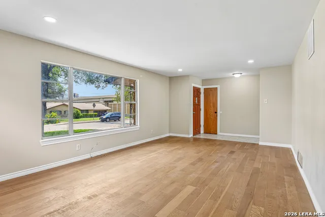 111 HANNASCH DR San Antonio, TX 78213