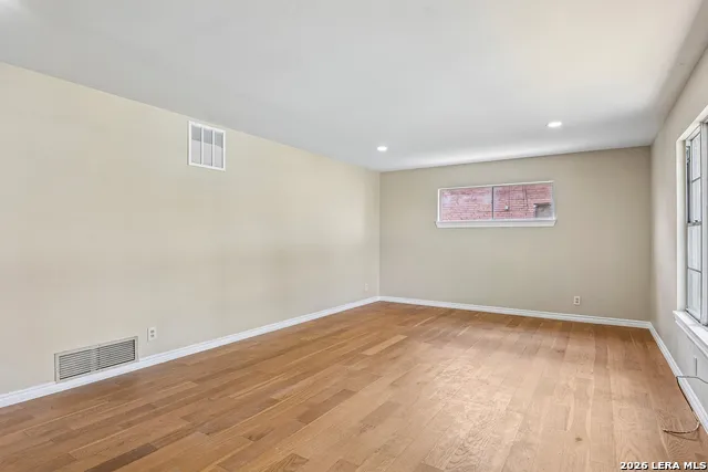 111 HANNASCH DR San Antonio, TX 78213