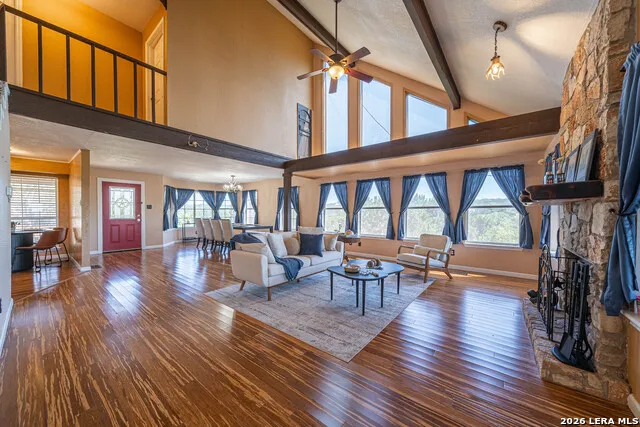194 NW Hills Dr Kerrville, TX 78028