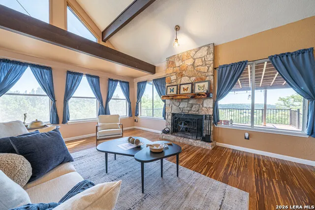 194 NW Hills Dr Kerrville, TX 78028
