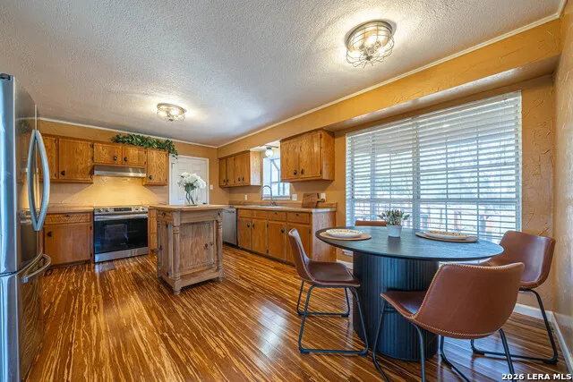 194 NW Hills Dr Kerrville, TX 78028