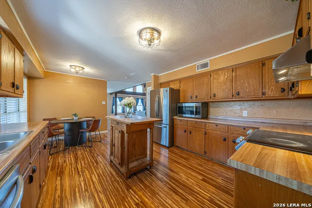 194 NW Hills Dr Kerrville, TX 78028
