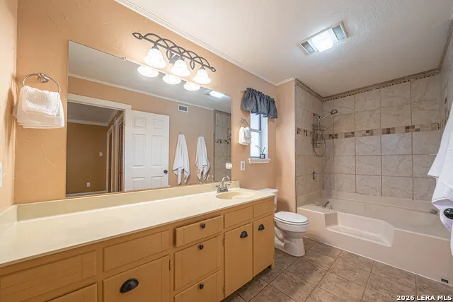 194 NW Hills Dr Kerrville, TX 78028