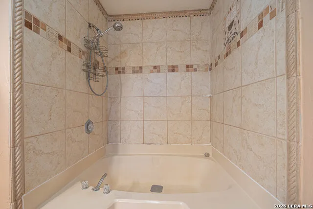 194 NW Hills Dr Kerrville, TX 78028