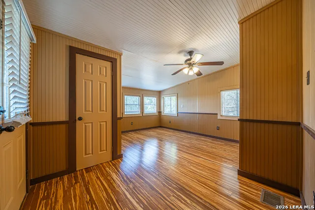 194 NW Hills Dr Kerrville, TX 78028