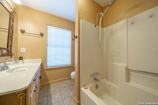 194 NW Hills Dr Kerrville, TX 78028