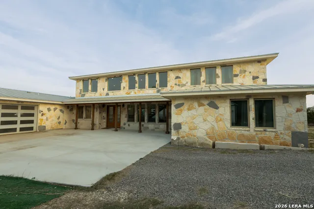 525 Windmill Dr Bandera, TX 78003