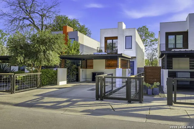 130 Clay San Antonio, TX 78204
