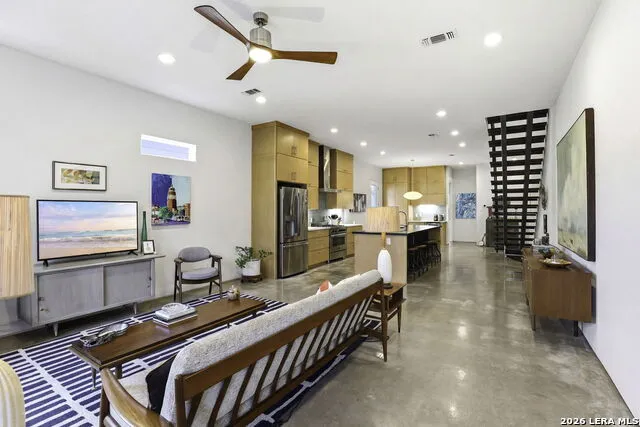 130 Clay San Antonio, TX 78204