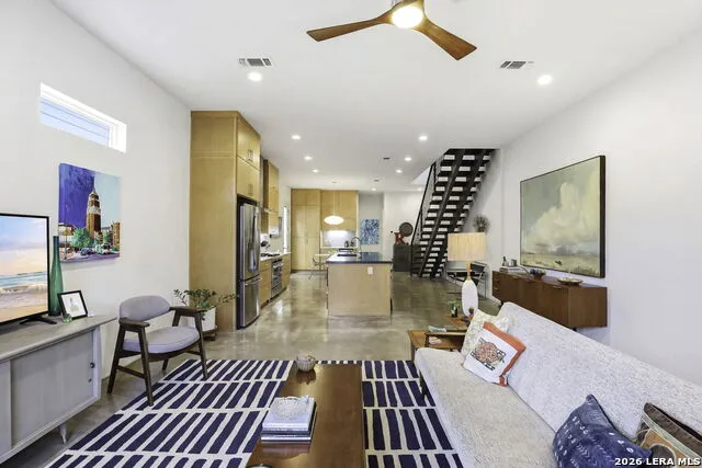 130 Clay San Antonio, TX 78204