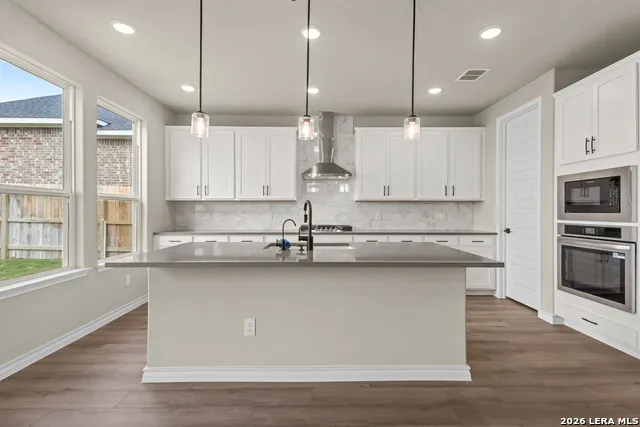 127 Highland Park Castroville, TX 78009