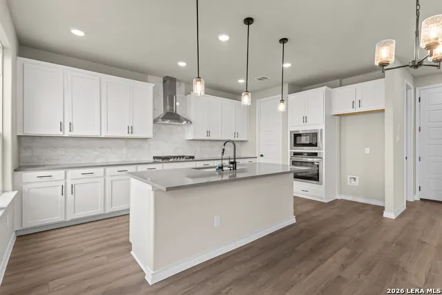 127 Highland Park Castroville, TX 78009