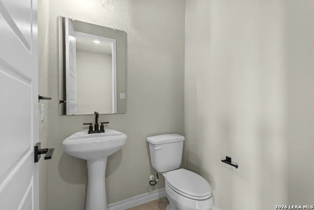 127 Highland Park Castroville, TX 78009