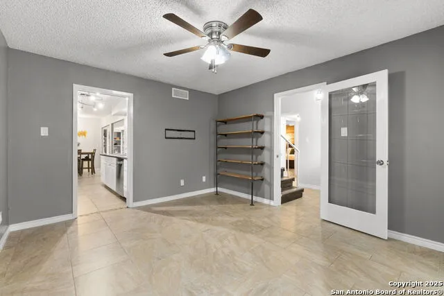 5203 Metcalf Windcrest, TX 78239