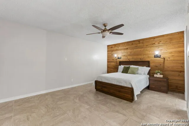 5203 Metcalf Windcrest, TX 78239