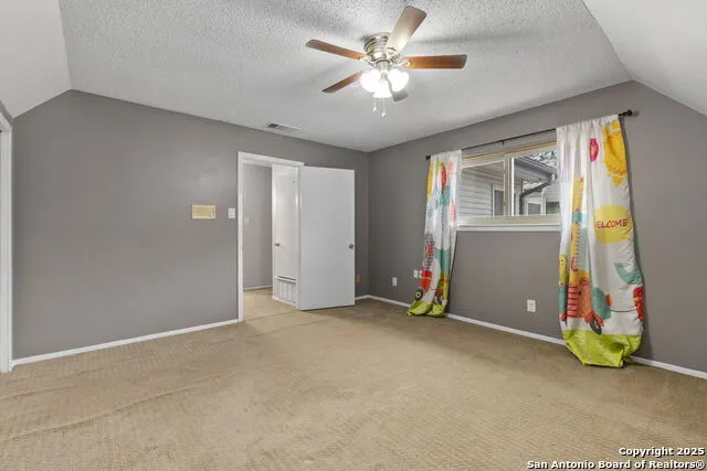 5203 Metcalf Windcrest, TX 78239