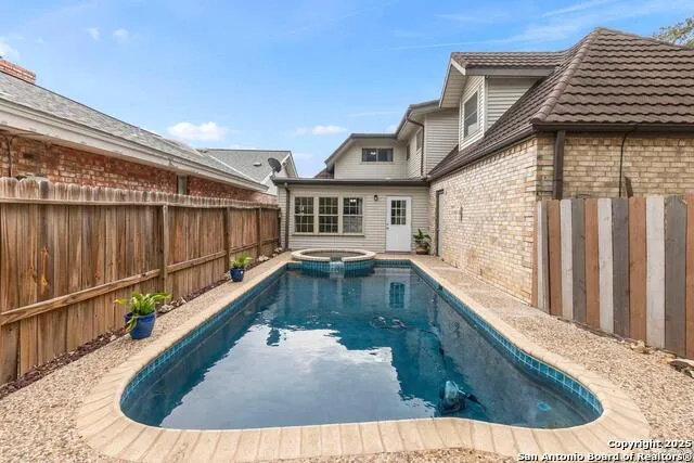 5203 Metcalf Windcrest, TX 78239