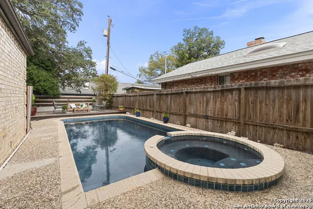 5203 Metcalf Windcrest, TX 78239