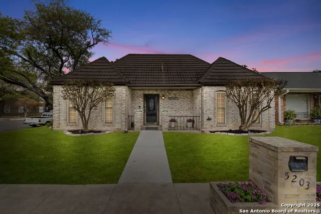 5203 Metcalf Windcrest, TX 78239