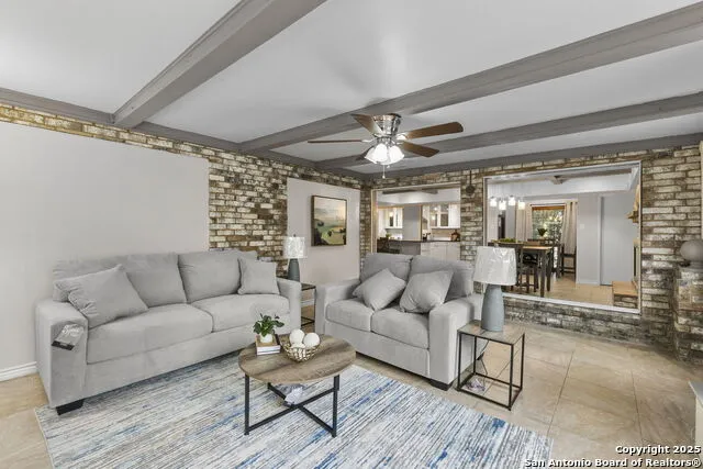 5203 Metcalf Windcrest, TX 78239